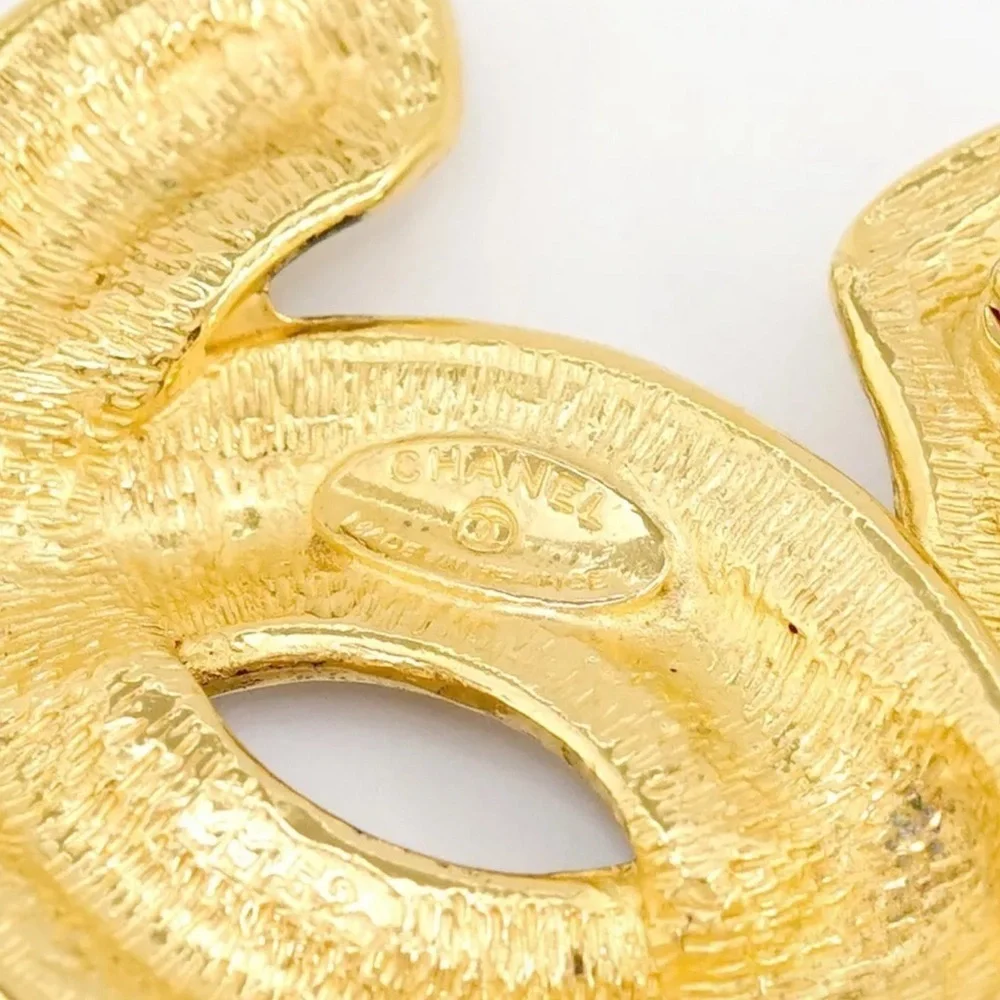 CHANEL CC Logo Quilted Matelasse Brooch Gold Auth w/Box CC Quilted Brooch